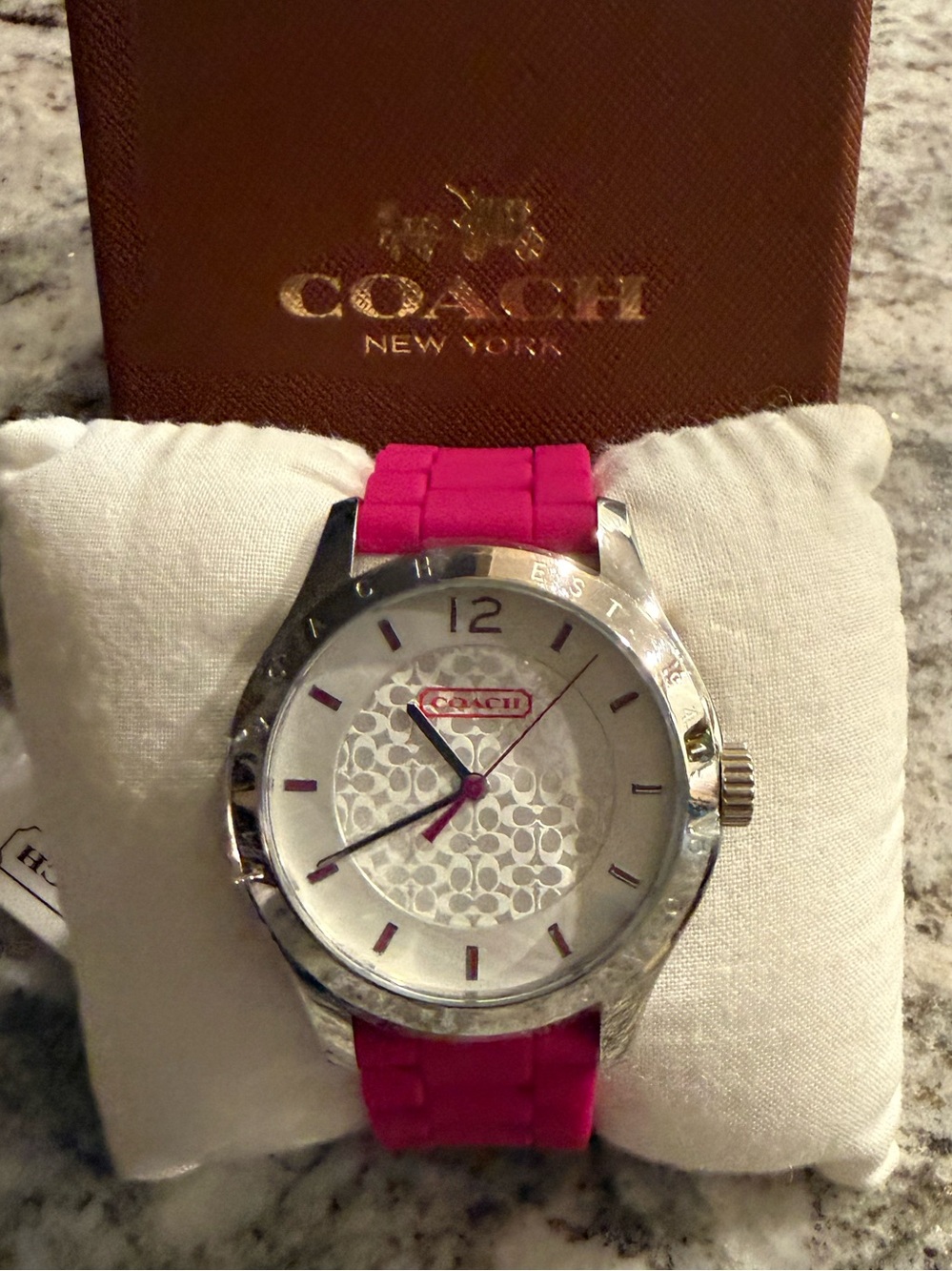 NWT ! Womenβs Coach Silver & Pink Silicone Watch , 40.0mm
